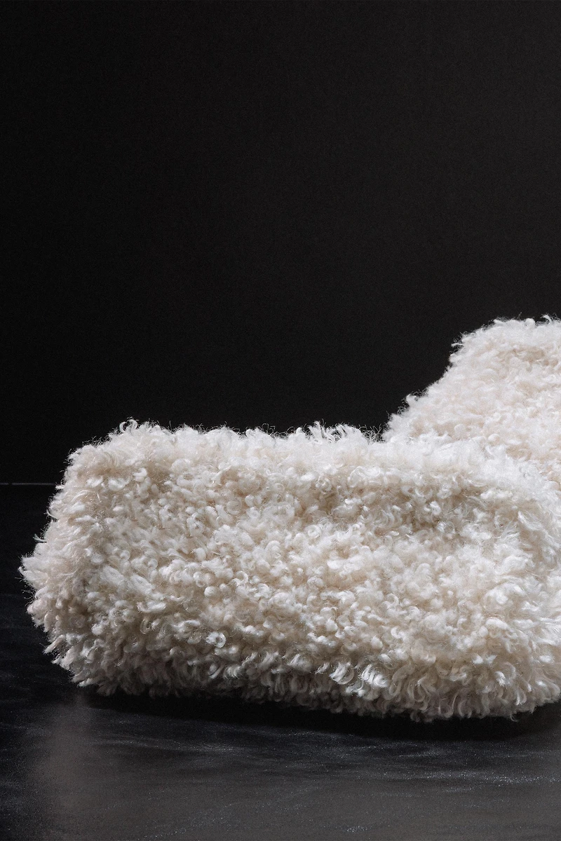 FAUX FUR MAKEUP BAG