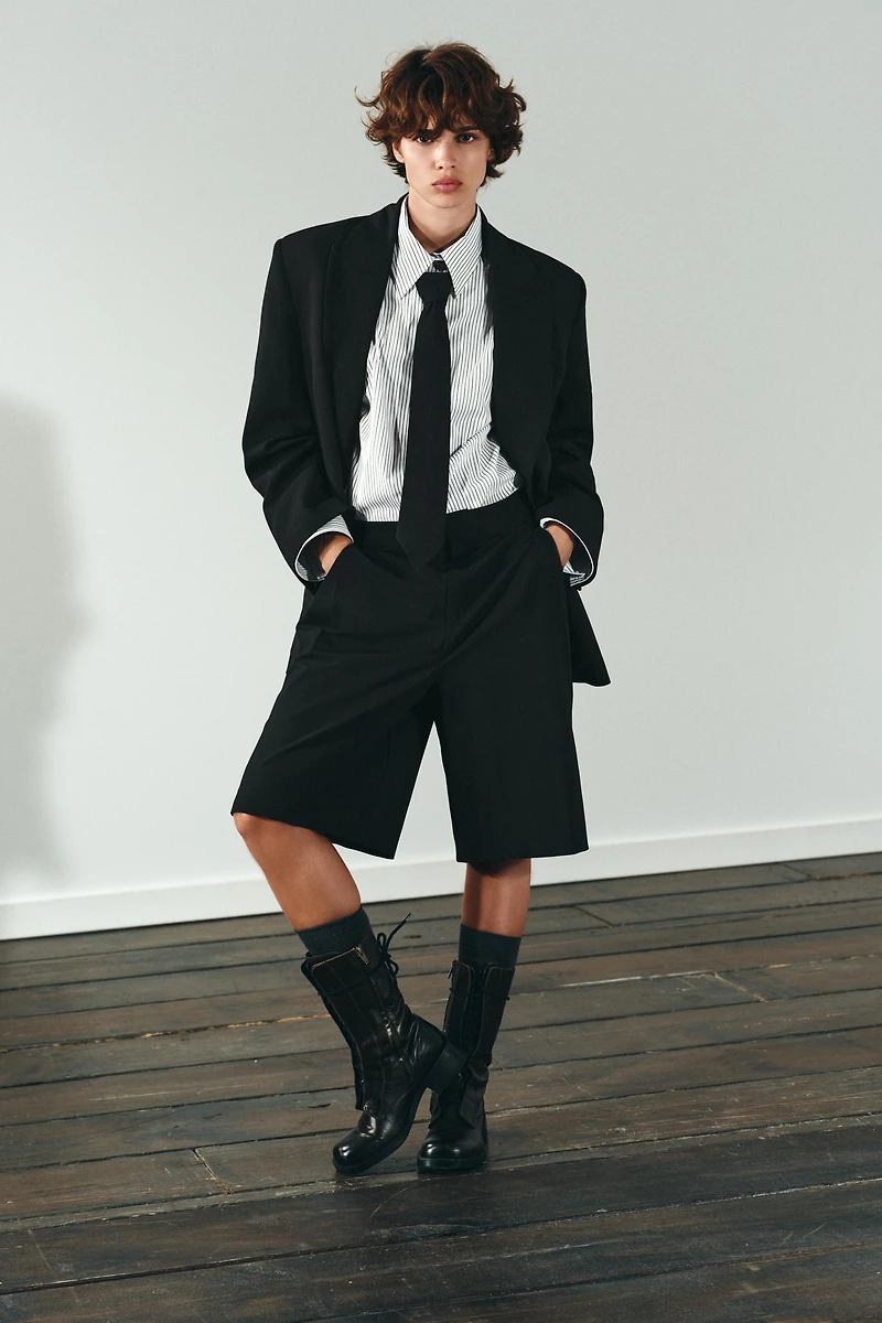 PLEATED LONG SHORTS