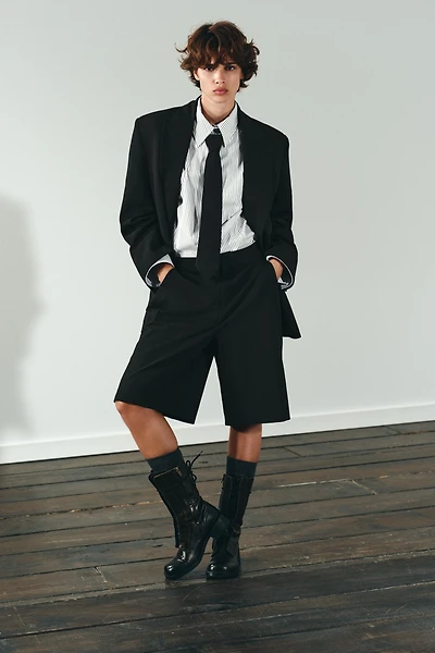 PLEATED LONG SHORTS