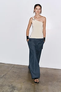 TOP EN MAILLE ASYMÉTRIQUE DÉCOR
