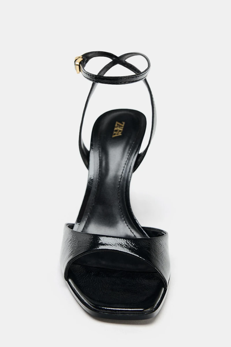 PATENT EFFECT HEELED SANDALS