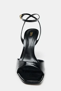 PATENT EFFECT HEELED SANDALS