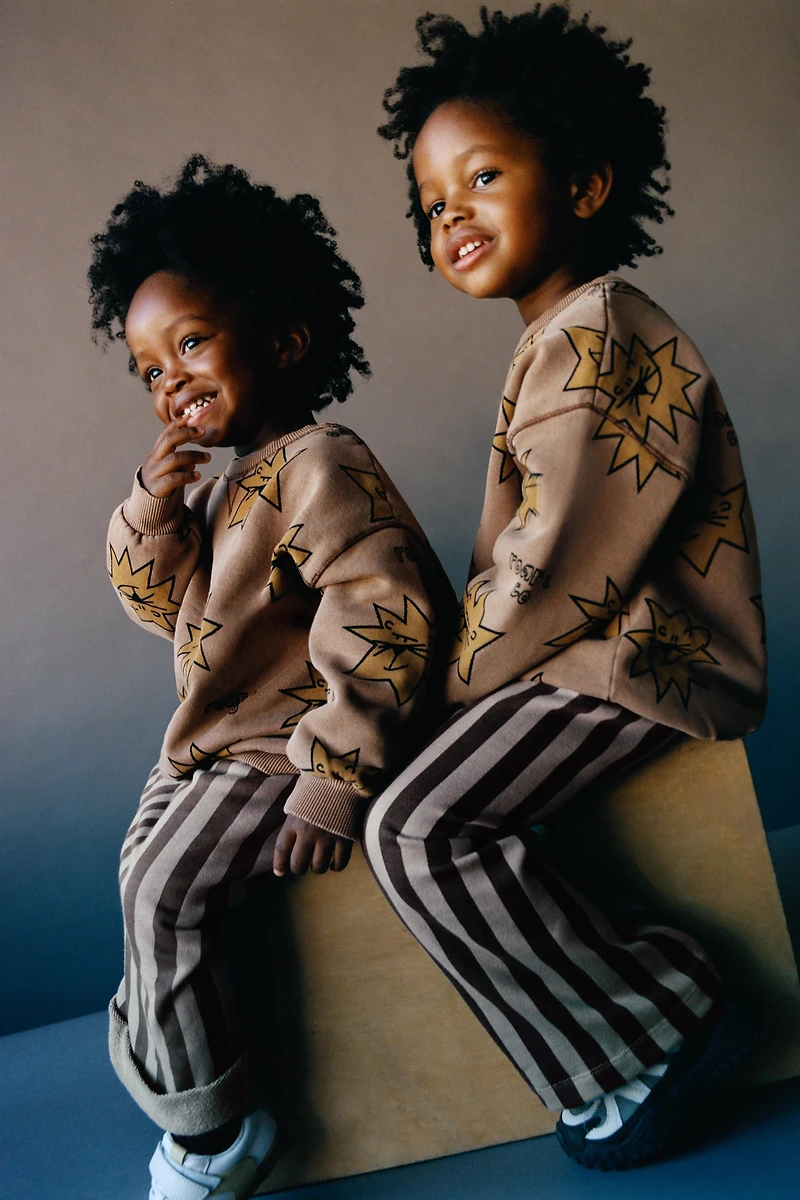 STAR PRINT SWEATSHIRT