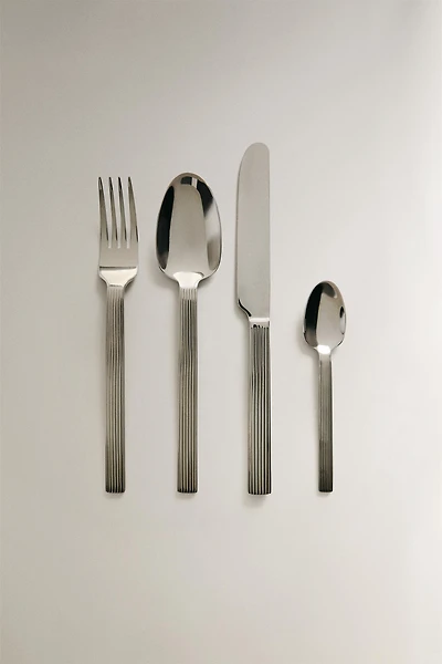 RIBBED HANDLE FLATWARE SET (SET OF 4)
