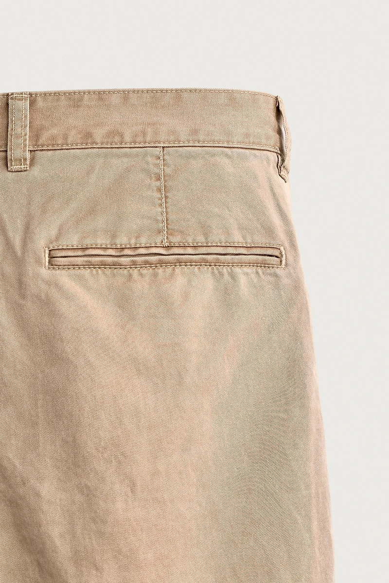 PANTALON CHINO DÉCONTRACTÉ À PLIS