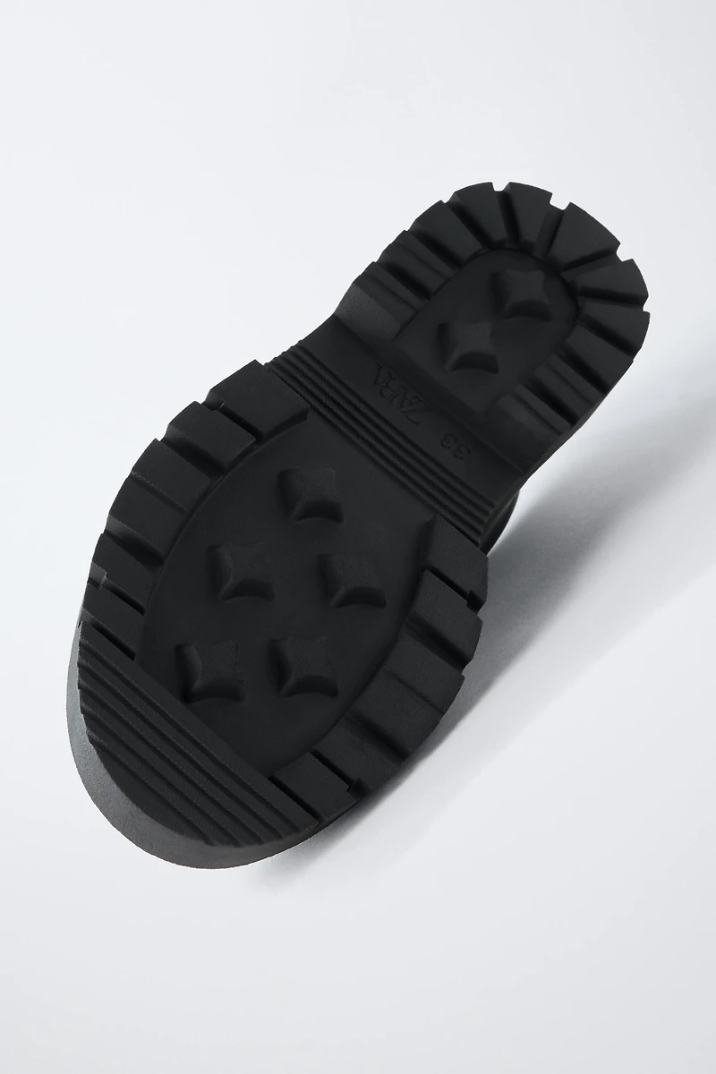 LACE-UP DERBY SHOES