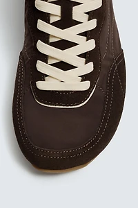 BAREFOOT SNEAKERS