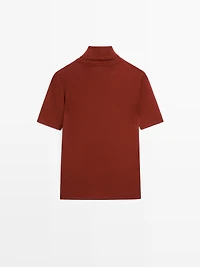 T-shirt à col montant et manches courtes