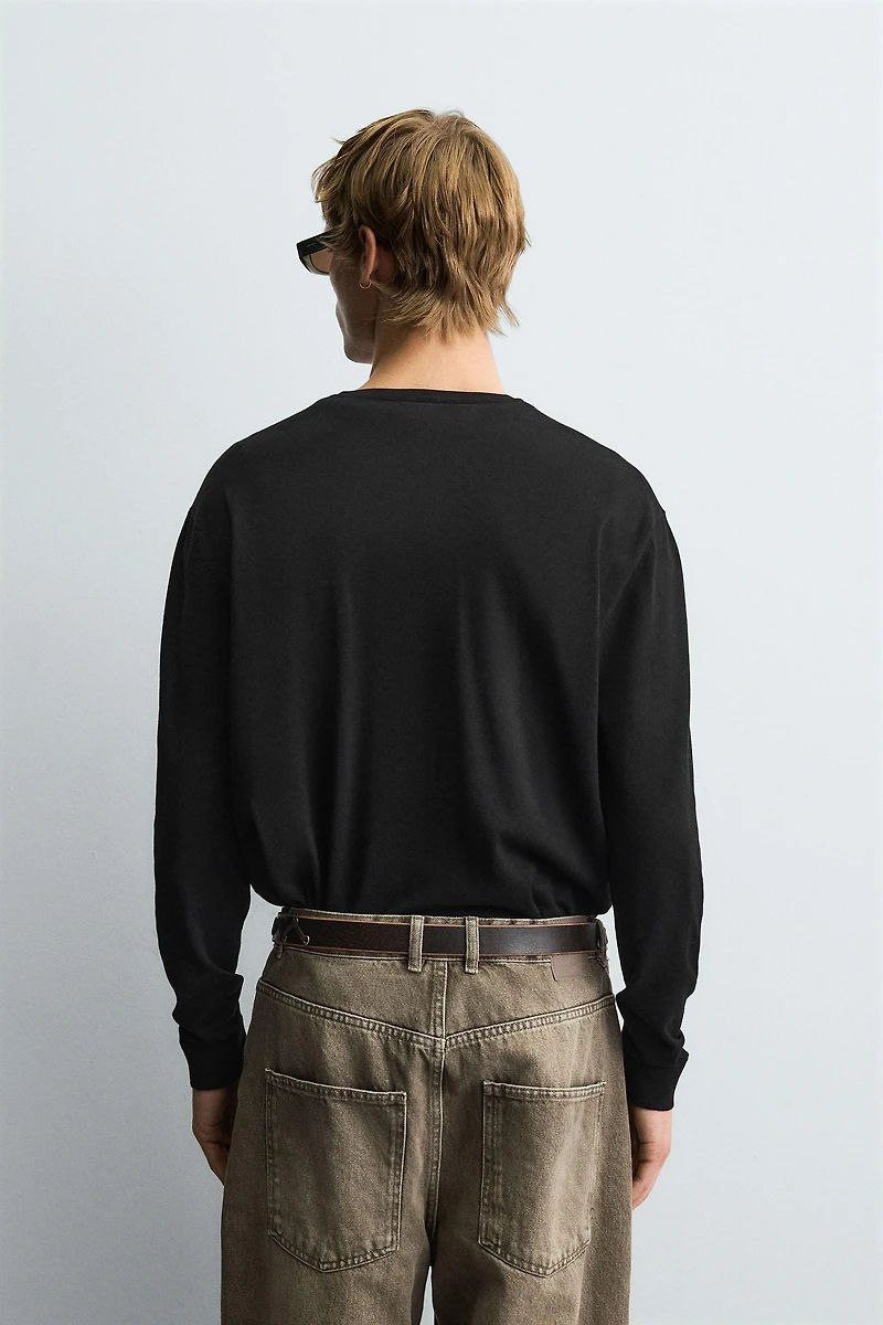 BASIC V-NECK SWEATER
