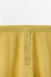 SHORT EN MAILLE À BOUTONS