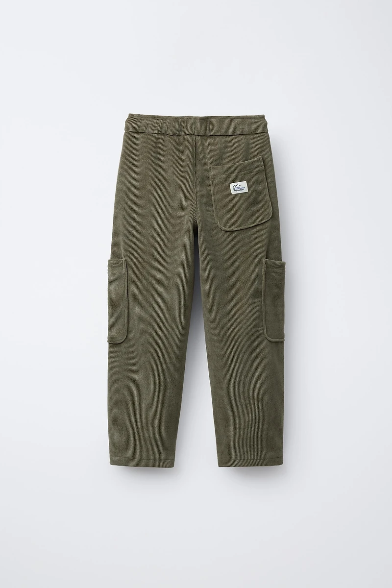 PANTALON EN VELOURS CÔTELÉ À POCHES