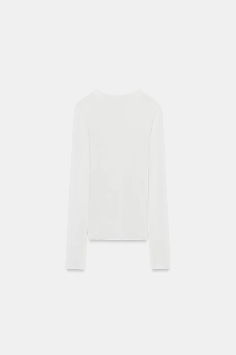 TOP EN MAILLE SEMI-TRANSPARENT