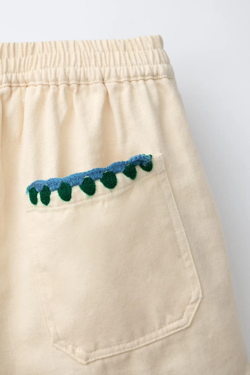 SHORT BRODÉ