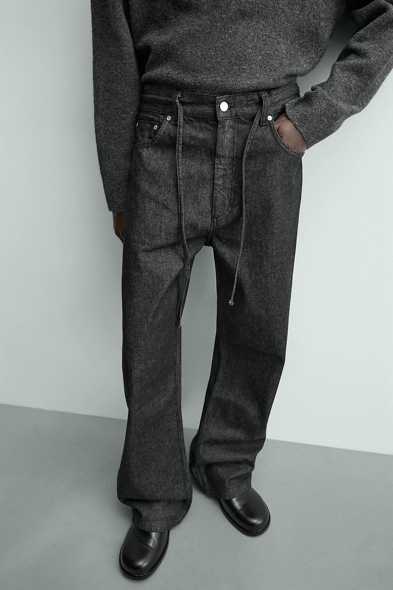 RELAXED FLARE FIT JEANS