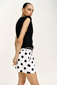SHORT À PINCES ET CEINTURE