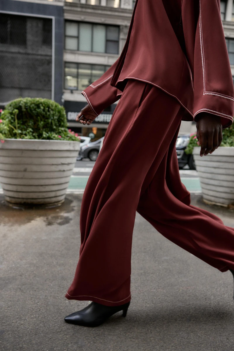 WIDE-LEG PANTS WITH CONTRAST STITCHING