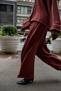 WIDE-LEG PANTS WITH CONTRAST STITCHING