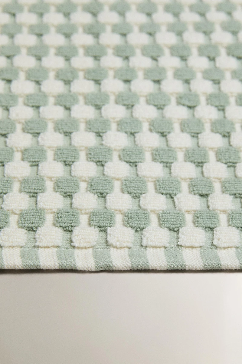 TEXTURED COTTON BATH TOWEL