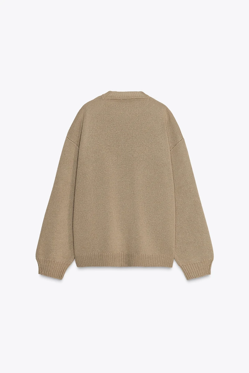 OVERSIZED KNIT SWEATER