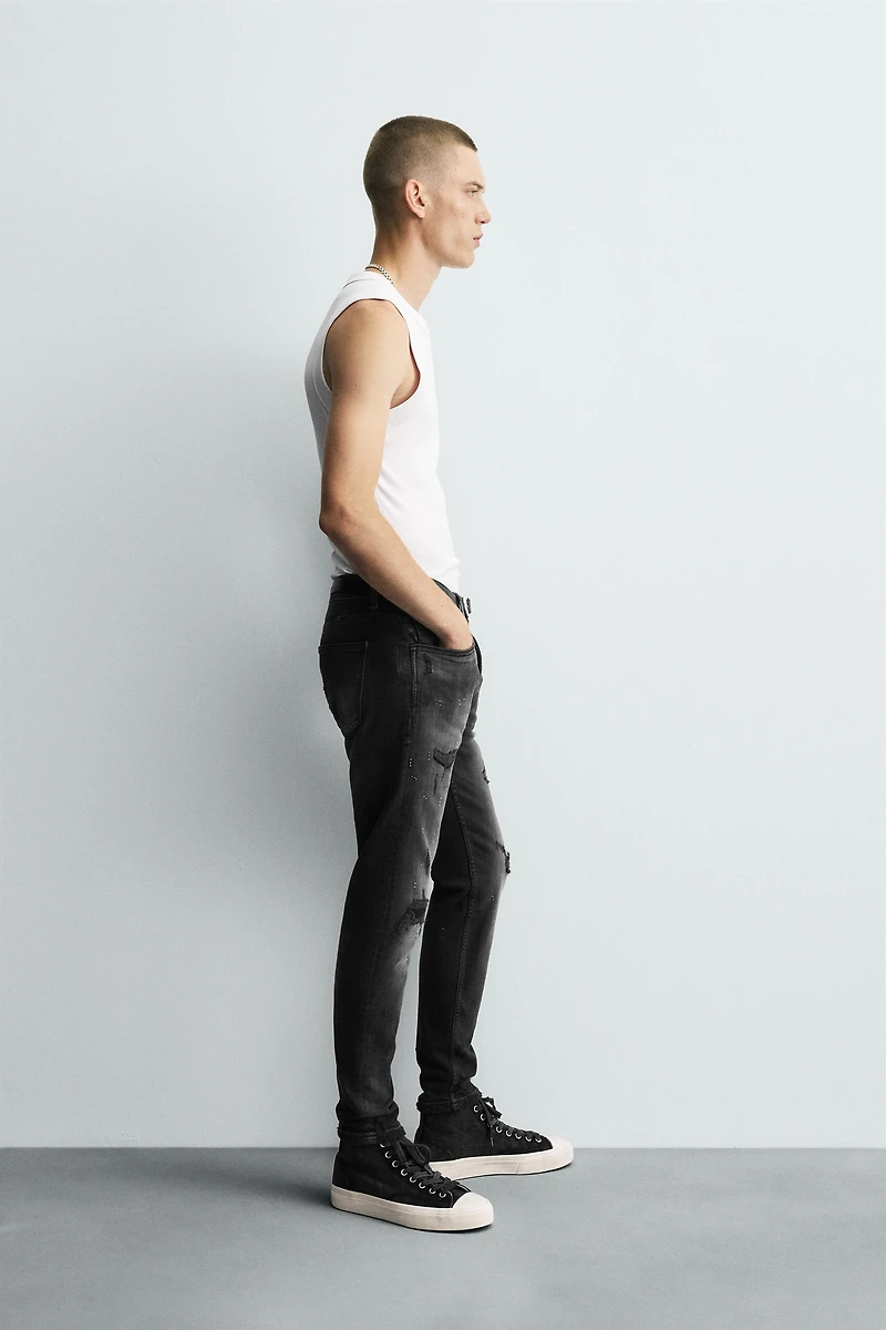 RIPPED SKINNY FIT JEANS