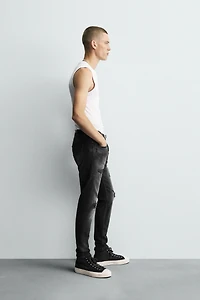RIPPED SKINNY FIT JEANS