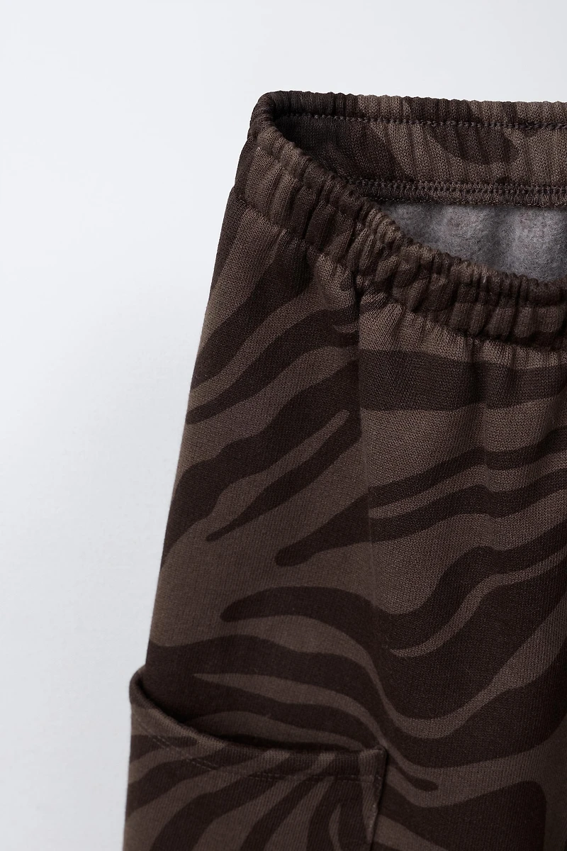 ENSEMBLE DE JOGGING AVEC SWEAT ET PANTALON IMPRIMÉS