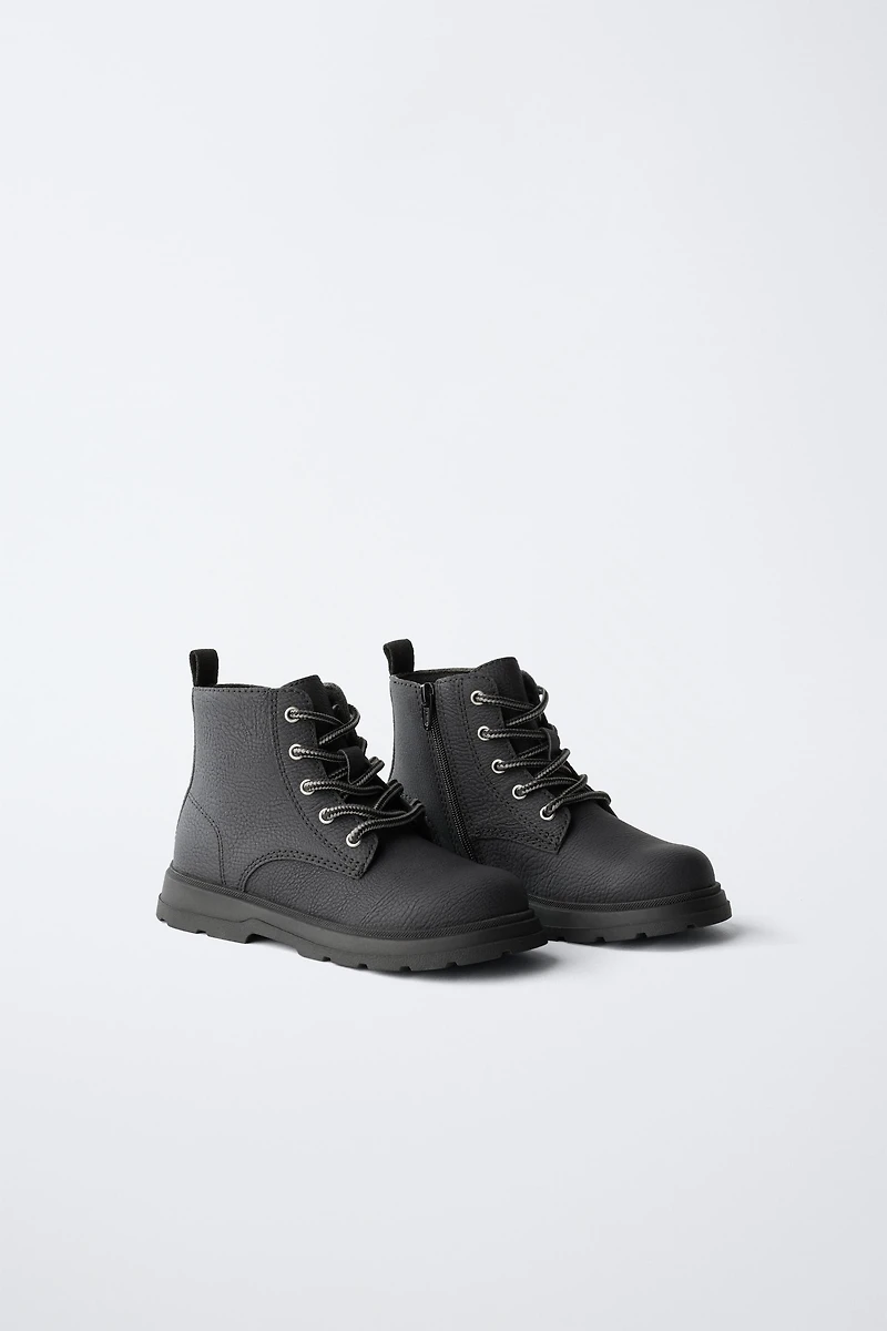 LACED BOOTS