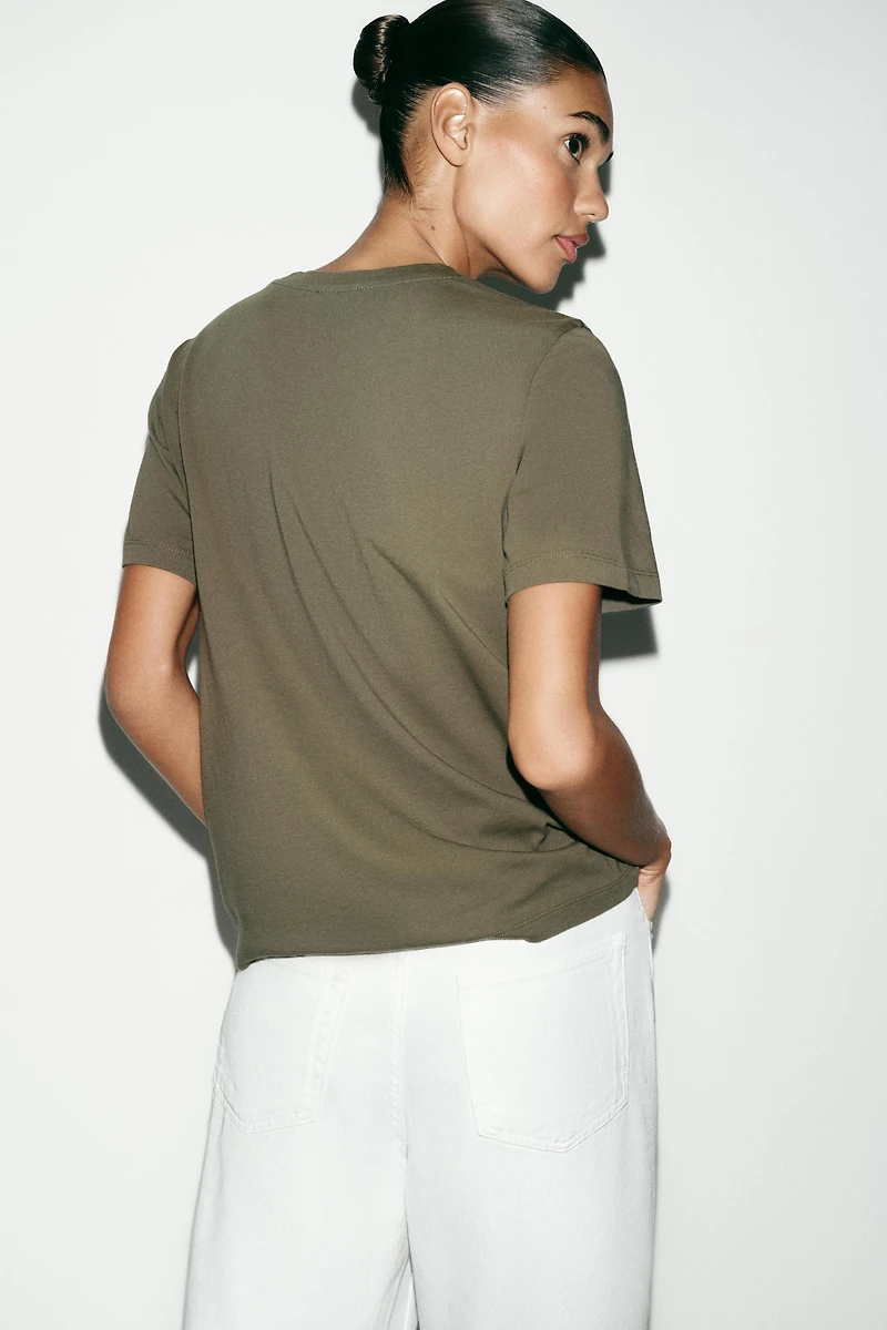 WASHED EFFECT BEAD TRIM T-SHIRT