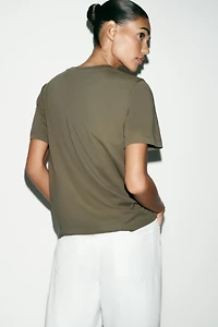 WASHED EFFECT BEAD TRIM T-SHIRT