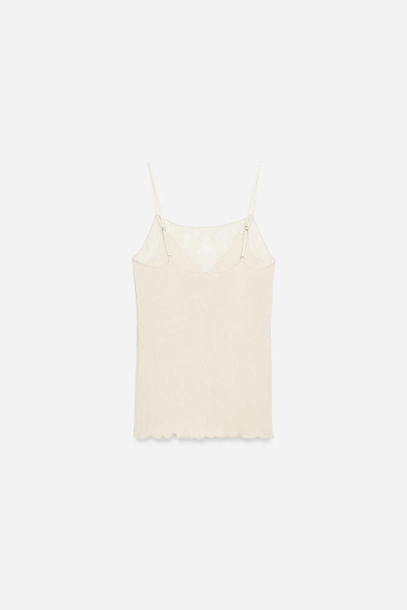 SEAMLESS LACE TOP