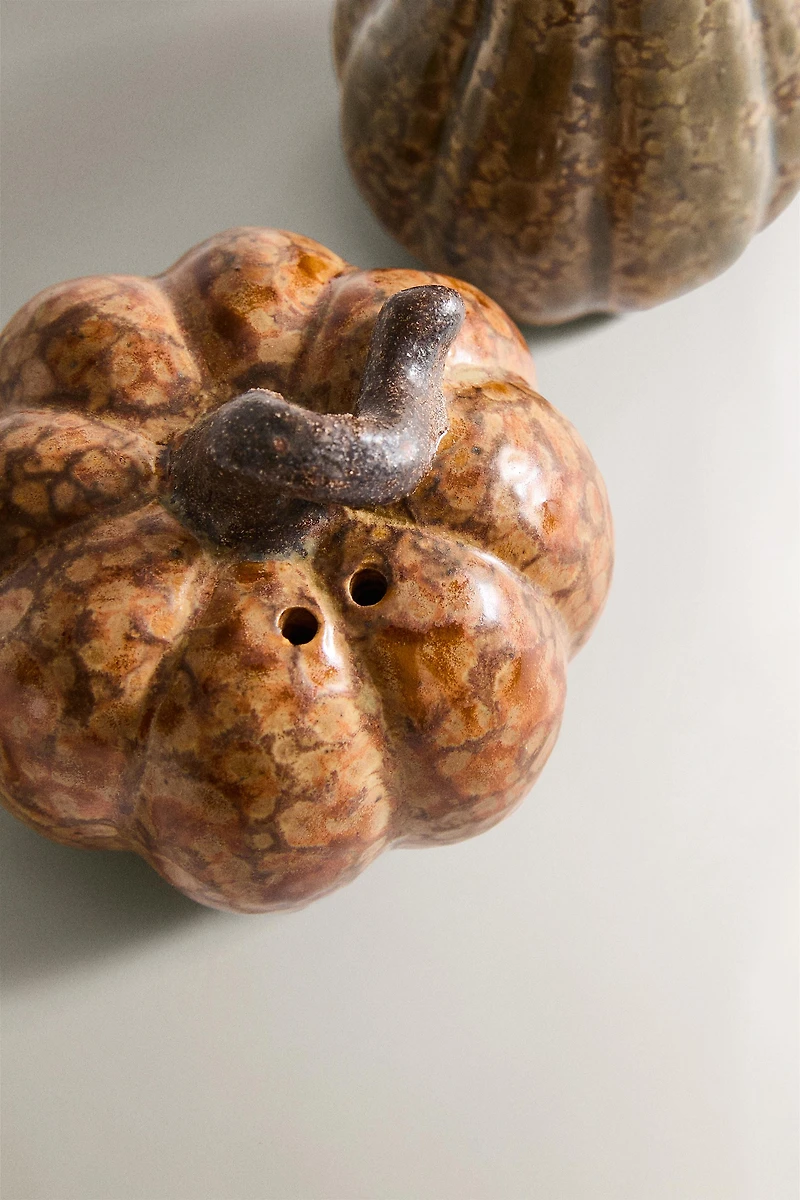 PUMPKIN SALT AND PEPPER SHAKER SET