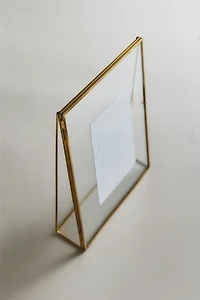 TRIANGULAR STRUCTURE PICTURE FRAME