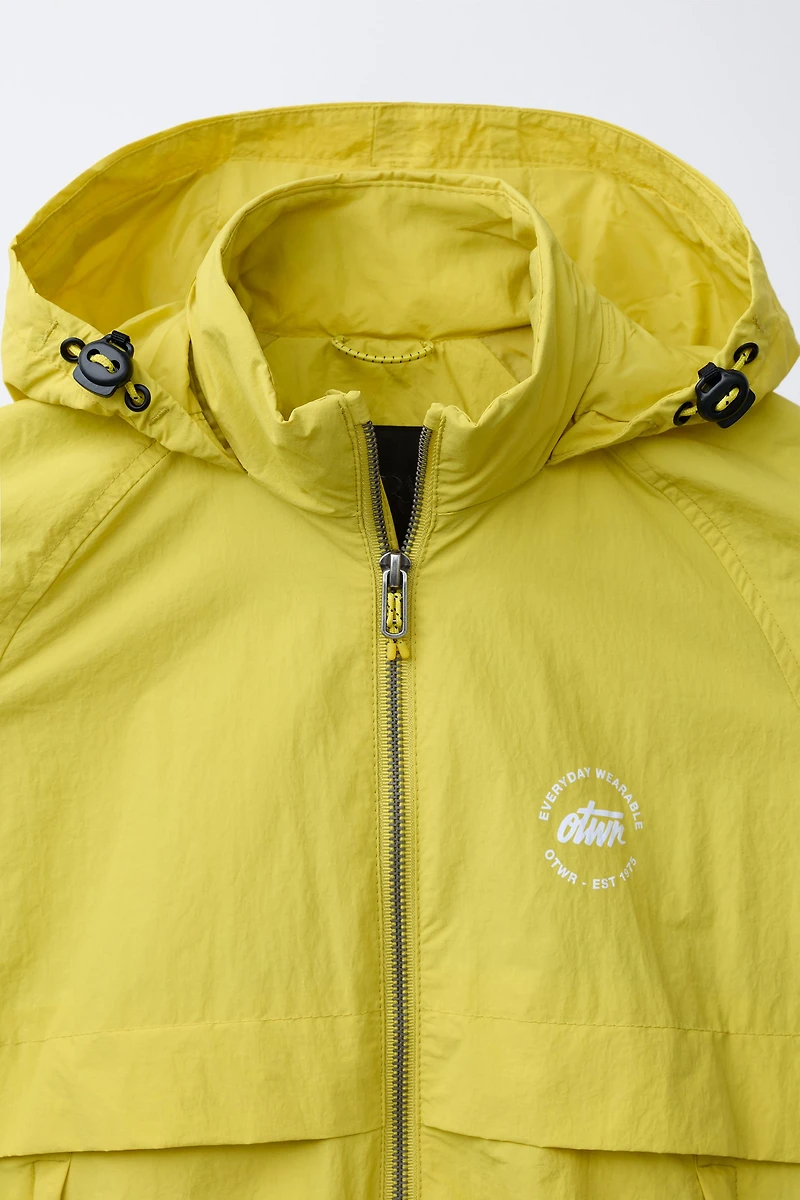 LIGHTWEIGHT WATER REPELLENT JACKET