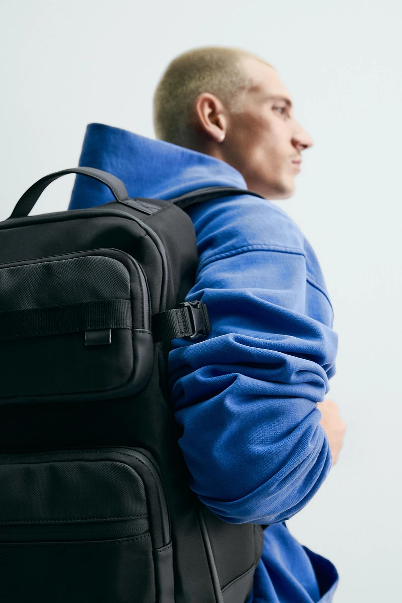 MULTIPOCKET TECHNICAL BACKPACK