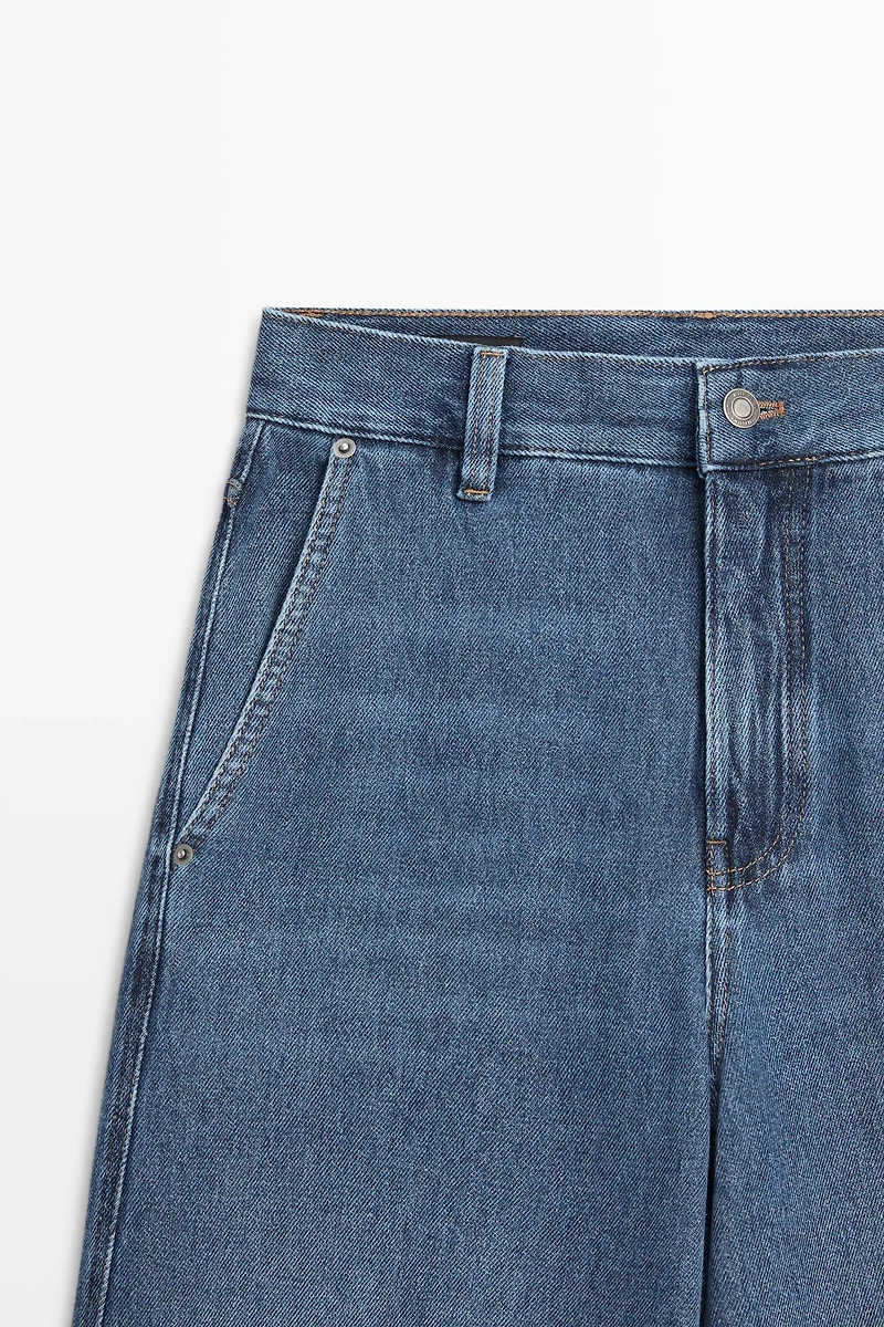Mid-waist wide-leg jeans