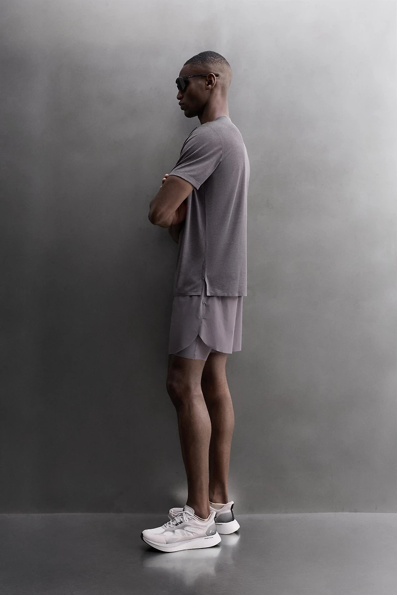 LIGHTWEIGHT STRUCTURED RUNNING T-SHIRT