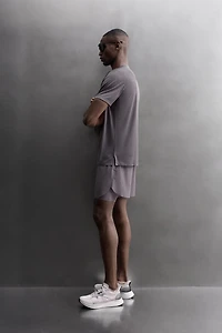 LIGHTWEIGHT STRUCTURED RUNNING T-SHIRT
