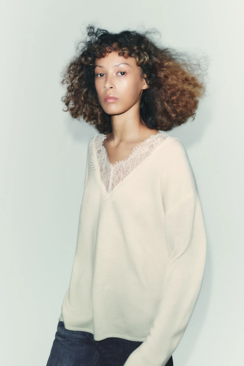 PULL EN MAILLE DENTELLE AVEC LAINE
