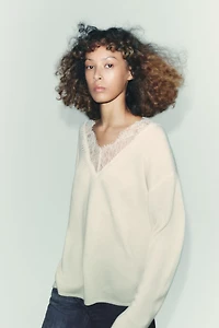 PULL EN MAILLE DENTELLE AVEC LAINE