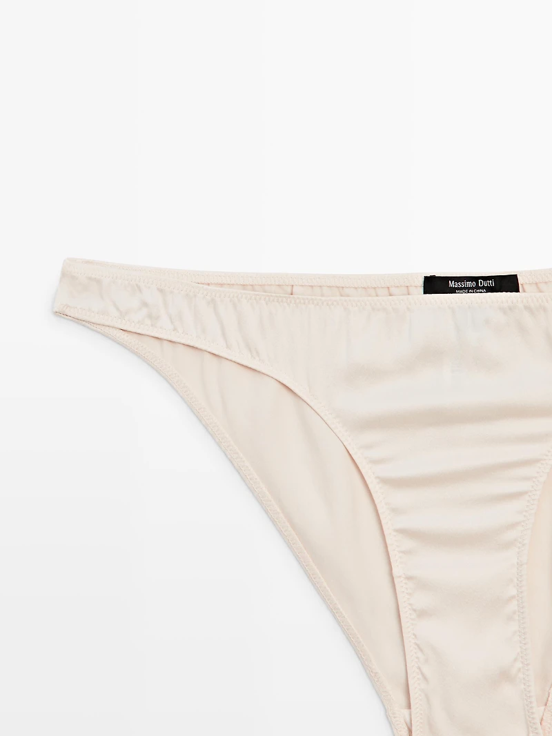 Culotte satinée en soie mélangée