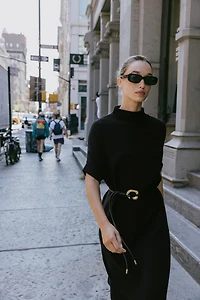 ROBE EN MAILLE AVEC CEINTURE
