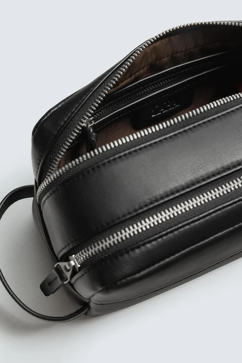 TROUSSE DE TOILETTE TEXTURÉE