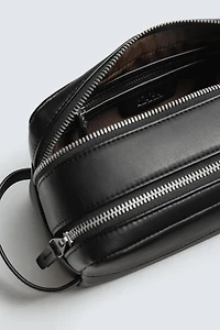 TROUSSE DE TOILETTE TEXTURÉE