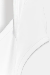 T-SHIRT À ENCOLURE CARRÉE