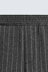 PANTALON À RAYURES TENNIS ET PLIS