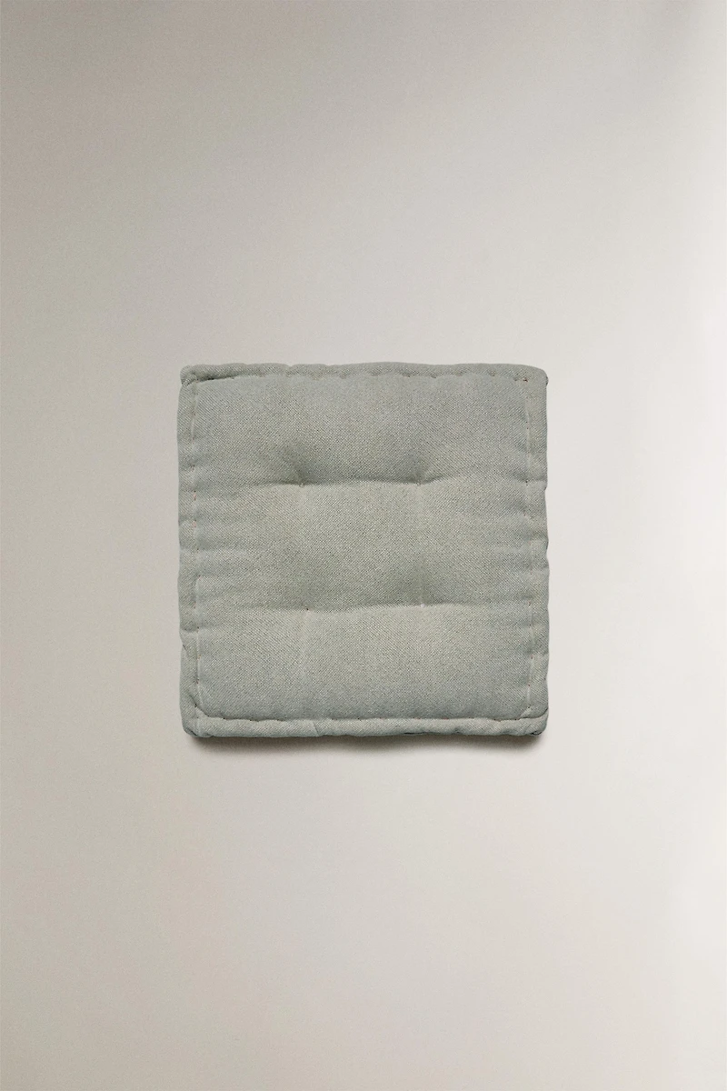 TOPSTITCHED SEAT CUSHION