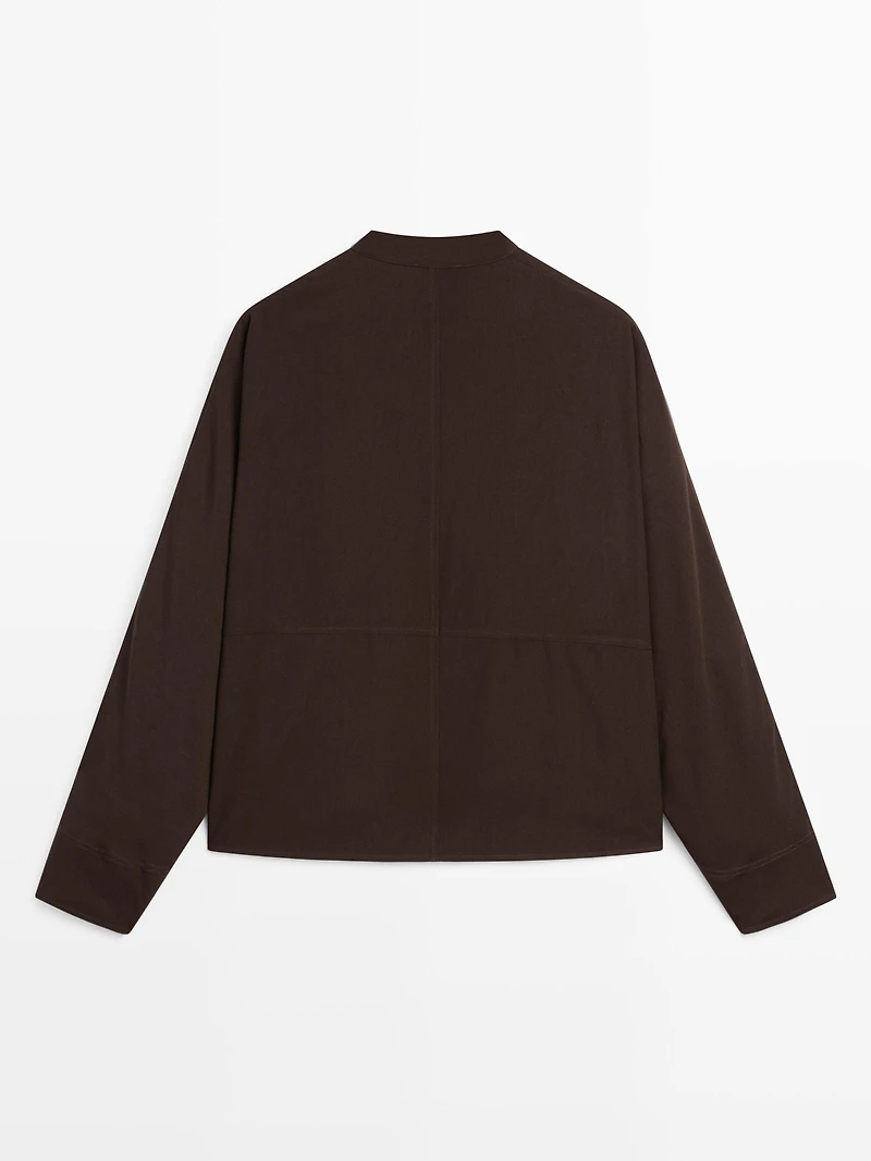 Stand collar shirt with front seam