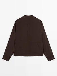 Stand collar shirt with front seam