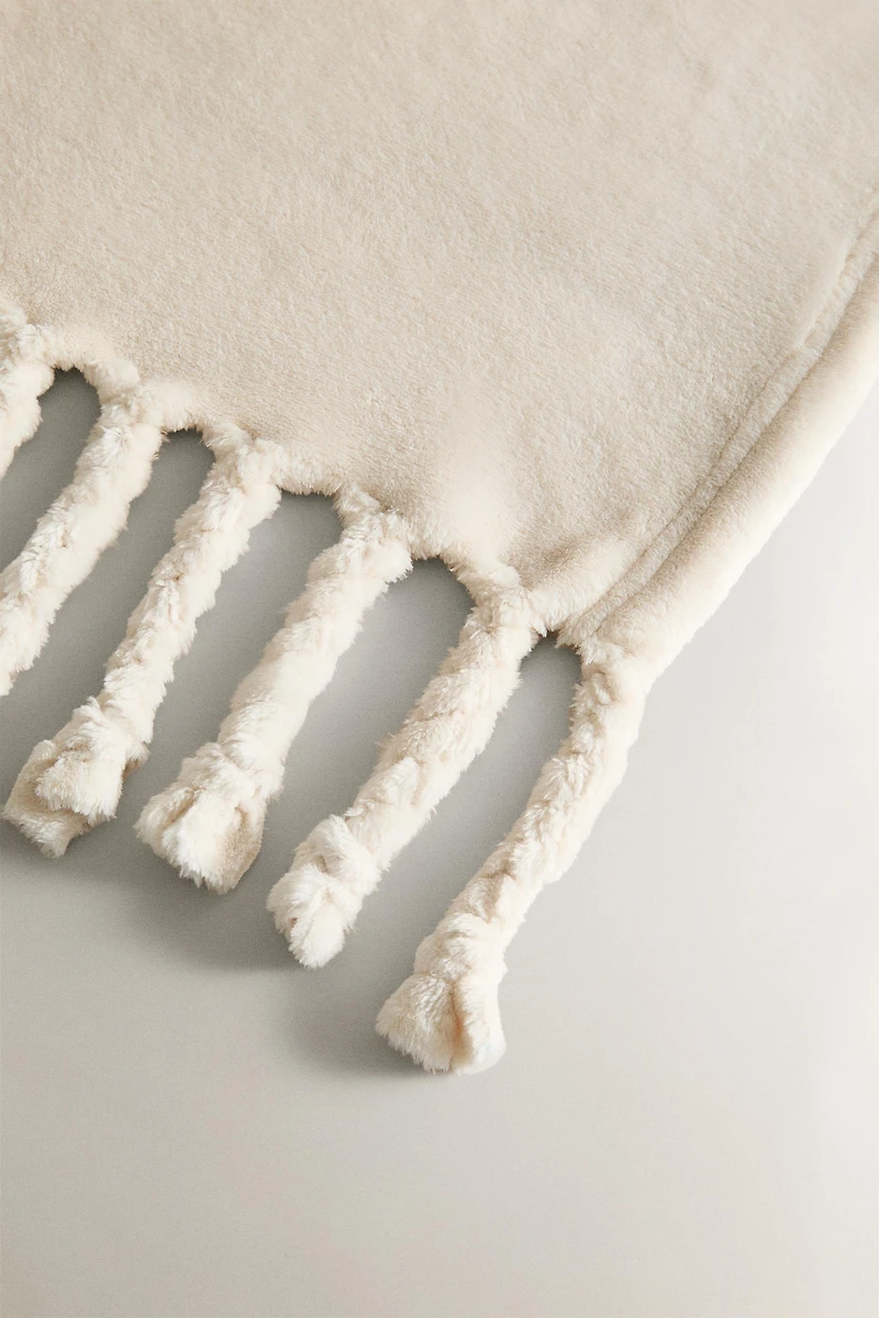FLEECE BLANKET WITH FRINGING