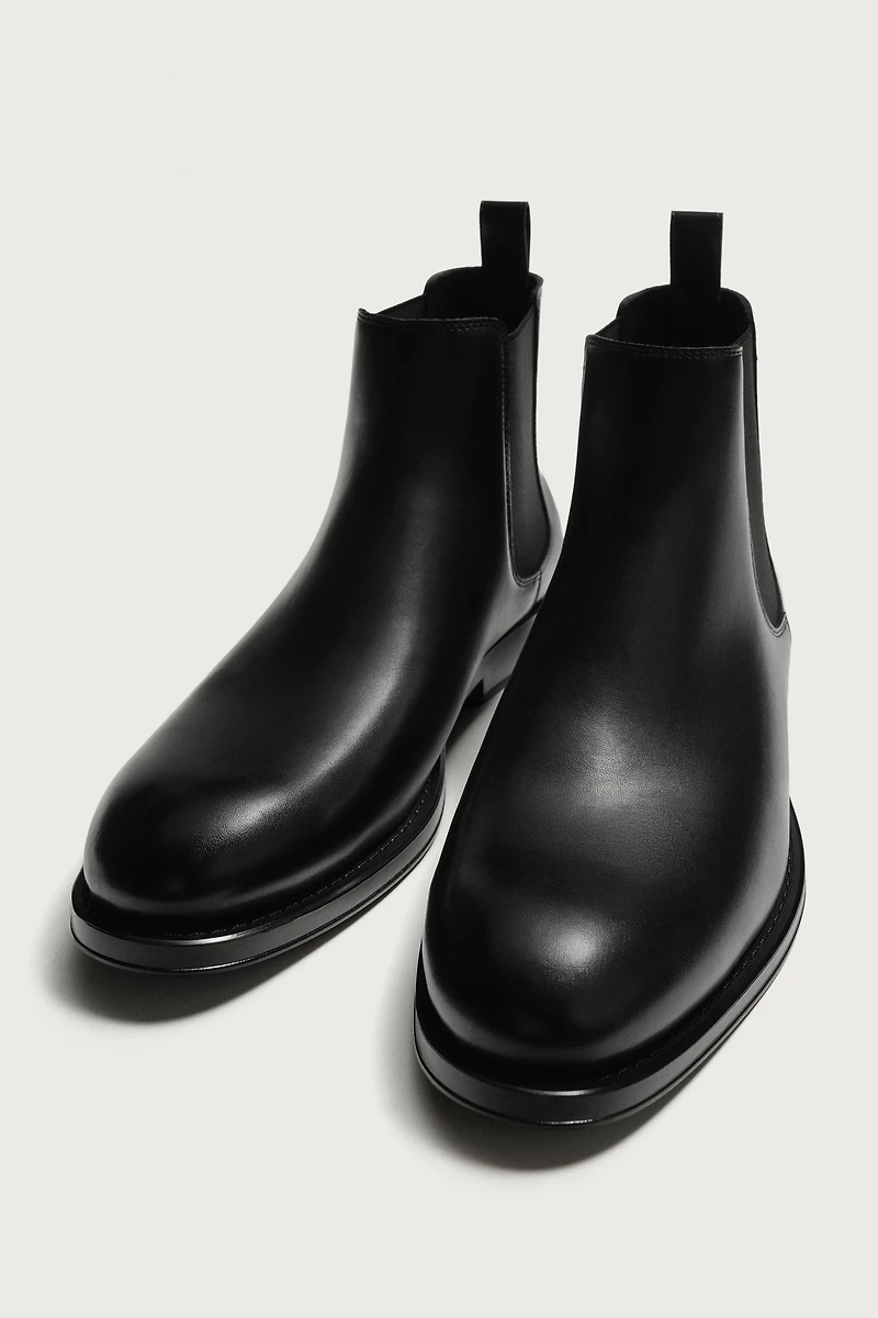 POINTED-TOE CHELSEA BOOTS